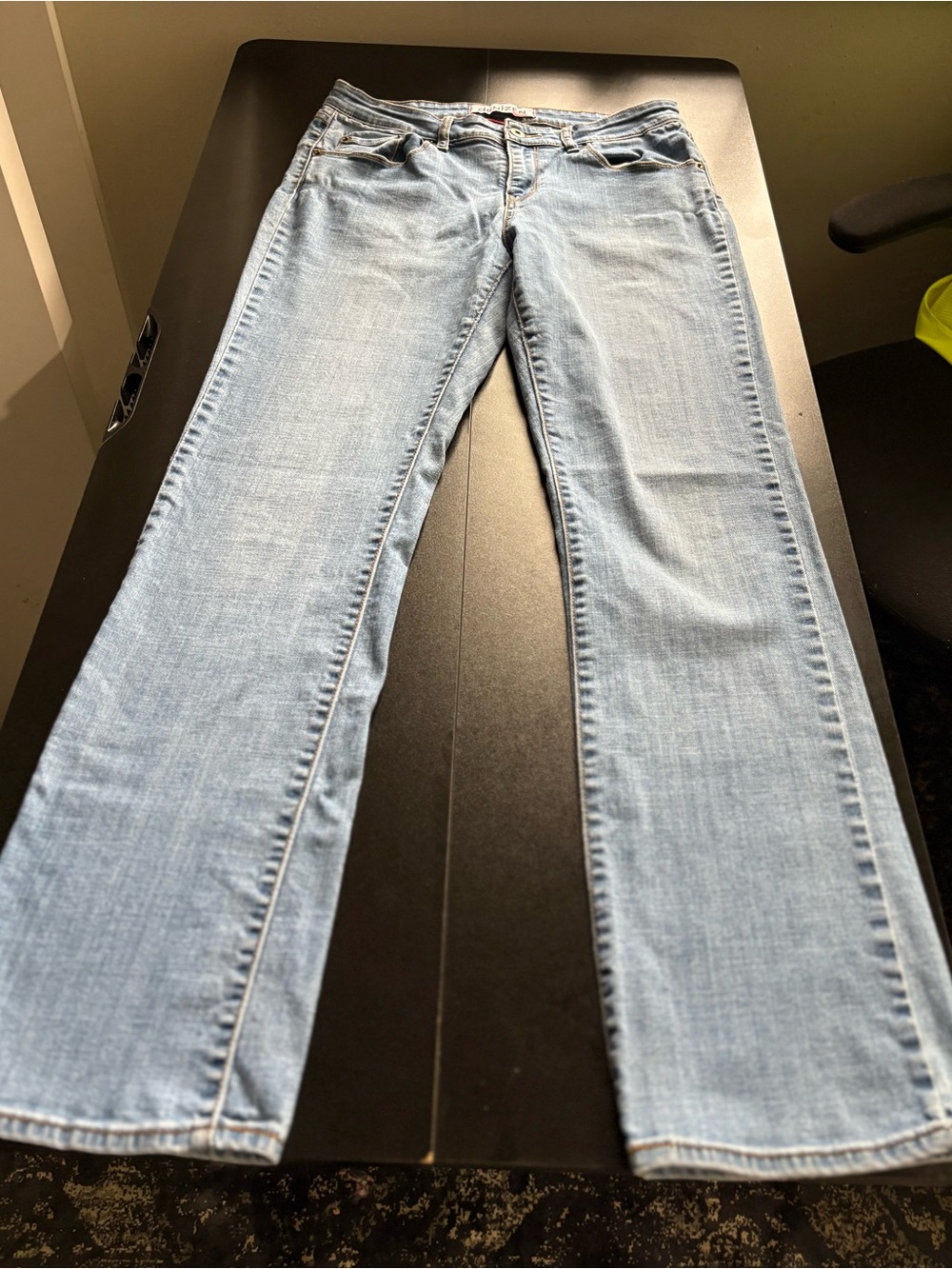 Denizen from Levi’s Women’s Straight Leg Jeans Light Wash Size 10M Mid Rise